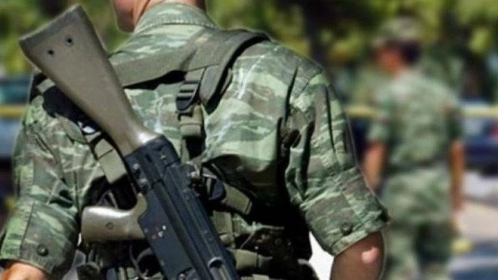 Με μαντινάδες αποχαιρετούν τον 22χρονο που έσβησε στον στρατό – Σπαρακτικά τα μηνύματα στο Facebook